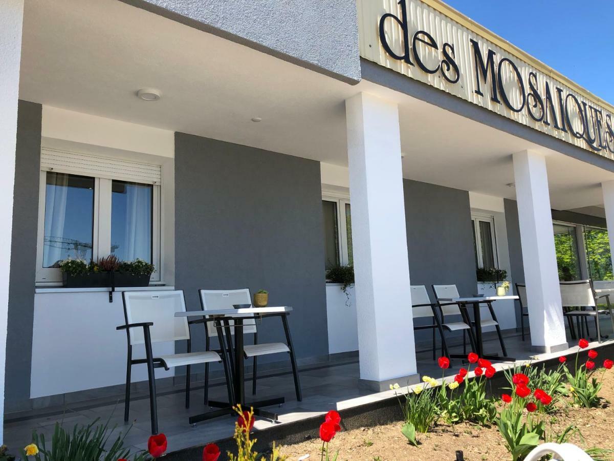 Hotel Des Mosaiques Orbe Buitenkant foto