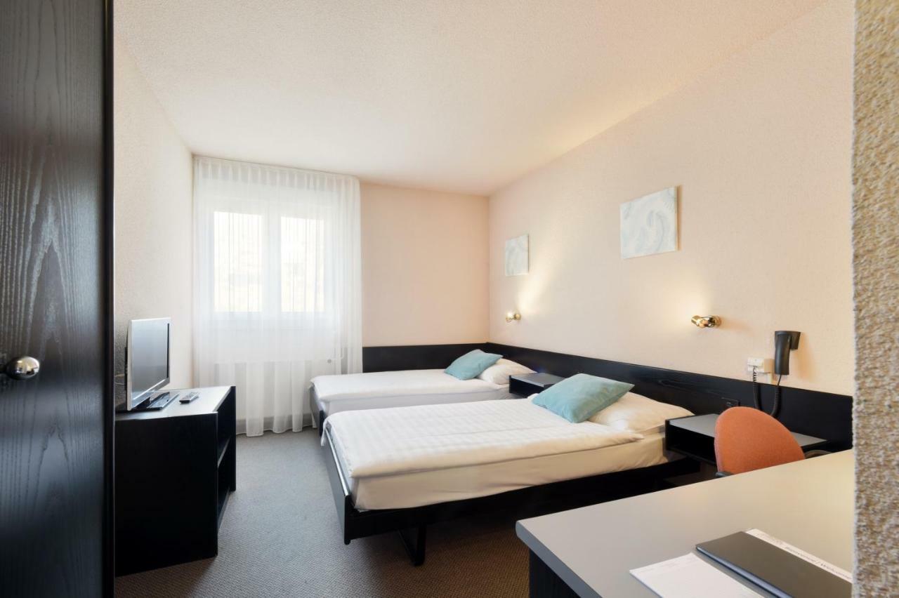 Hotel Des Mosaiques Orbe Buitenkant foto